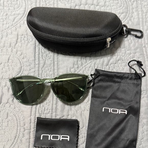 TechnoMarine Unisex Polarized Sunglasses, Green - Picture 1 of 4